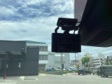 もう無くてはならない、ドライブレコーダーが搭載済みです!あおり運転等の抑制にもなりますし、万が一の時もこれでバッチリ確認できます!