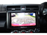 大きな9モニターでバックカメラ映像も見やすい!車庫入れの大きなサポートになります