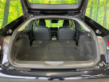 【パワーバックドア】スマートキーや運転席のボタンを押すだけでリアゲートが自動で開閉します!荷物を持っている時や、高い位置にあるバックドアを閉める際に便利な機能です♪
