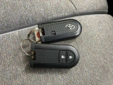 ドアの開閉時、両手が荷物で塞がっている時はキーレスでのカギの解除が大変ですよね。スマートキーはポケットやバッグに入れておけば、ノブに触れただけでロックの解除が可能です。とても便利な機能です。