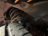 お車を安心してお乗りいただく為には、足回りの定期点検が欠かせません。サービスサポート(有償保証)では無料点検もご提供しており、安心のカーライフをお過ごしいただけるサポート体制が整っています。