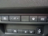 ◆ハンドル支援スイッチ◆車線中央付近を走行するようにステアリングを制御し、ハンドル操作を支援します。