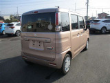 バックカメラが付いているので後方確認が非常にしやすいです。今や運転初心者も熟練者も必須装備!ついていて損はないですね♪