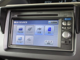 ナビゲーションは純正メモリーナビ(VXM-128VS)を装着しております。AM、FM、CD、DVD再生、ワンセグTVがご使用いただけます。初めて訪れた場所でも安心ですね!