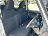 アームレストがついてます。長い距離を運転しても疲れにくいですよ!