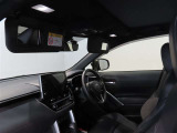 バニティミラー・運転席チケットホルダー付きサンバイザー装備です。