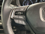 ステアリングにオーディオ操作スイッチが付いています。オーディオ画面に直接タッチしなくても操作が出来ますので、運転に集中できます。