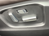 シートメモリー機能を備える10WAYパワーシートを装備!体格や好みに応じたポジションをスムーズに調整できます。