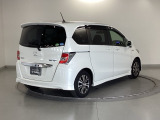 リアはプライバシーガラス付です。見た目もかっこいいですよね。また、太陽光を防ぐので冷房の効きを良くする効果もあるんです。エアコンを控えめにすれば燃費向上も見込めますよ。