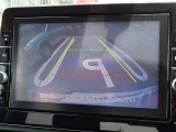 【バックモニター】車をバックさせる際に後方の様子をカーナビのモニターで確認。バック駐車を安全にスムーズに行うことができます!