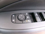 ドアミラーの鏡面の調節、格納は運転席からすべて操作できます!
