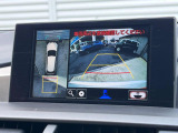 【パノラミックビューモニター】専用のカメラにより、上から見下ろしたような視点で360度クルマの周囲を確認することができます☆死角部分も確認しやすく、狭い場所での切り返しや駐車もスムーズに行えます。