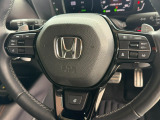 【ステアリングスイッチ】が付いており運転中に前方から目線をそらすことなくオーディオ等の操作が可能なので安心・快適にカーライフをお楽しみいただけます。