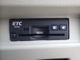 ETC付。高速道路の料金所はキャッシュレスで通過です。サービスエリア等にあるスマートインターの出入りも利用可能でとっても便利。ご納車後すぐにお使い頂けるようセットアップしてのお渡しとなります。