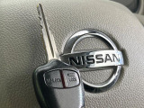 【キーレス】少し離れた場所からでもボタン一つでドアの開錠・施錠ができるのでとっても便利!ドアの鍵穴周りに傷をつけることもありません