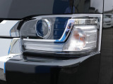 Bi-beam LEDヘッドランプ ロービーム・ハイビーム一体型の高輝度LED 夜間走行時の視認性・対向車などからの被視認性もアップ ?