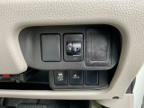 運転席右側に各種スイッチが集約されています!衝突軽減ブレーキ、踏み間違い防止装置付きで安全装備も充実しています