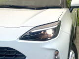 【LEDヘッドライト】悪天候や夜間走行時も良好な視界を確保し安心して運転できる高輝度LEDヘッドライトを装備!点灯速度が早く、消費電力も抑えられています。