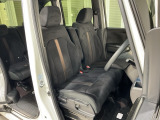 乗降がしやすい運転席。高さが調節できて小柄な方でも運転しやすいポジションをとることができます。