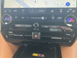 左右独立温度コントロールフルオートエアコンです。運転席、助手席それぞれで独立して温度設定ができます。冷え性の方が乗っても安心ですね♪