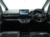 ◆視界広々で非常に運転しやすくロングドライブでも疲れを感じさせないすっきりとまとまったインパネ周りです。