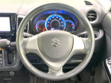 インテリアに合わせたデザインのステアリングは、運転される方のことも考え、運転しやすい形状、大きさです。是非一度、実際に触ってお確かめください。