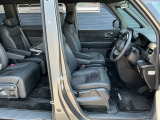 フロントシートです!!セパレートシートなのでお尻をしっかりホールド!!スポーティな運転にも最適です!!