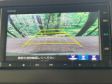 【バックカメラ】駐車時に後方がリアルタイム映像で確認できます。大型商業施設や立体駐車場での駐車時や、夜間のバック時に大活躍!運転スキルに関わらず、今や必須となった装備のひとつです!