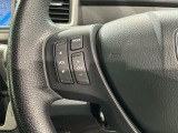 ステアリングにオーディオ操作スイッチが付いています。オーディオ画面に直接タッチしなくても操作が出来ますので、運転に集中できます。