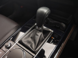 アクセルペダルを踏み込む量や速さに応じて変速パターンを制御し、人馬一体の運転感覚を発揮してくれる6速オートマ!