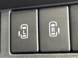 【両側パワースライドドア】スマートキーや運転席のスイッチで後席両側スライドドアの開閉が可能♪電動だから力を入れてドアを開ける必要が無く、小さなお子様でも簡単に開け閉めでき快適です♪
