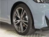 認定中古車では、厳しいHonda認定基準をクリアした厳選されたHonda認定中古車のみ、取り扱っております。「ご購入前の安心」「納車後の信頼」を車両と一緒に提供しております。