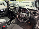 ステアリングを握ればJeepワールドが目の前に広がります!