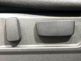 【パワーシート】スイッチ一つで簡単にシートの微調整が可能!電動だから力もいりません!快適なシートポジションにセットして、快適なドライブをお楽しみください。