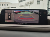 車両の前後左右にある4つのカメラを活用し、センターディスプレイの表示や各種警報音で低速走行時や駐車時に車両周辺の確認を支援し、見えない部分の危険察知をサポートいたします!