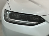 LEDヘッドライトは、点灯の瞬間から最大光量を発揮し、突然暗くなるトンネルなどでの安定感を高めます。