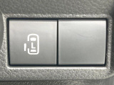 【パワースライドドア】スマートキーや運転席のスイッチでスライドドアの開閉が可能♪電動だから力を入れてドアを開ける必要が無く、小さいお子様でも、重い荷物を持っている時もラクに開け閉めできます♪