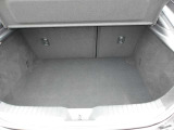 日常の使用に十分な広さの荷室です♪簡単な操作でシートアレンジもできます♪