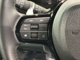 ステアリングにオーディオ操作スイッチが付いています。オーディオ画面に直接タッチしなくても操作が出来ますので、運転に集中できます。