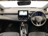 シンプルながら機能性溢れる運転席廻りです。視界性もよく、運転しやすいですよ。