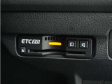 ◆ETC2.0装着◆進化したドライブ体験。料金収受システムだけだったETCが生まれ変わって、高速道路を賢く使うETC2.0に進化しました。多彩な情報サービスが便利で快適なドライブ体験を提供します。