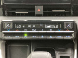 オートエアコンは温度を設定するだけで、自動で風量などを設定してくれます。運転しながら操作も必要ないので、安全性も向上します。