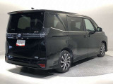 ご納車前にはエンジンオイル・オイルエレメント等を交換して、トヨタディーラーのエンジニアがしっかりと整備をさせていただきます。交換部品などについては、スタッフへお尋ねください。