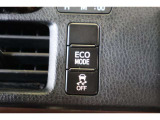 ECOモードはエアコンの利きなどを抑え、低燃費で走れるようサポートします。アクセル操作に対するレスポンスがゆるくなり、急発進や加速はしづらくなります。走行状況に応じてボタンで切替えることが出来ます。