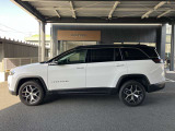 【ホイールアーチ】台形ホイールアーチはJeep伝統のデザインです。採用している理由は諸説ありますが、オフロードを走行する際にタイヤとボディが干渉しあわないよう配慮した作りにするためとなります。