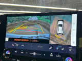 【パノラミックビューモニター】専用のカメラにより、上から見下ろしたような視点で360度クルマの周囲を確認することができます☆死角部分も確認しやすく、狭い場所での切り返しや駐車もスムーズに行えます。