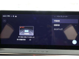 前後ドライブレコーダー搭載。車載カメラの映像を内蔵メモリーに録画。別のカメラを後付けすることなく前後映像を記録できます。録画した映像はディスプレイオーディオの大画面ですぐに再生、確認できます。