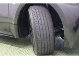 タイヤサイズ フロント235/40R19。リヤ:265/35R19。