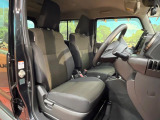運転席シート廻りは使用感も少なく、良好な状態となっています。前オーナー様が丁寧に使っていたことがよくわかりますね。