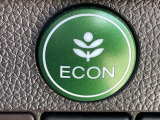 【ECONモード(イーコン)】クルマの動きを管理するシステムです。燃費を優先に自動制御されるもので、低燃費走行を自然にできるようになります。